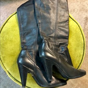 Jessica Simpson Black leather mid-length boots